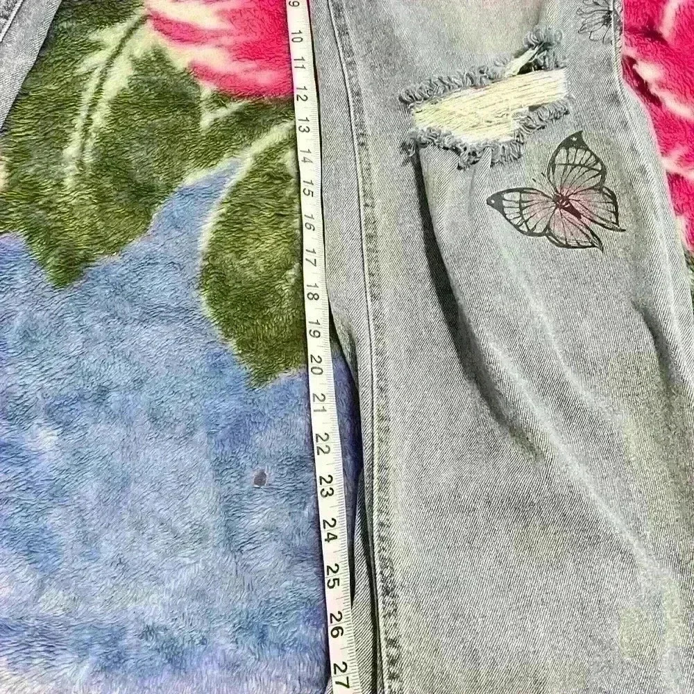 Unique, high waisted, wide legged jeans with butterfly details size juniors 11 - Picture 2 of 14